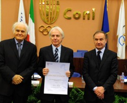 /immagini/La Federazione/2009/liviotoschi_premiazione.jpg